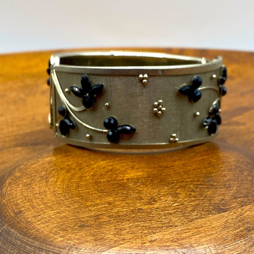 Silver cuff bracelet, sprung hinge closure, filigree silver set with jet stones